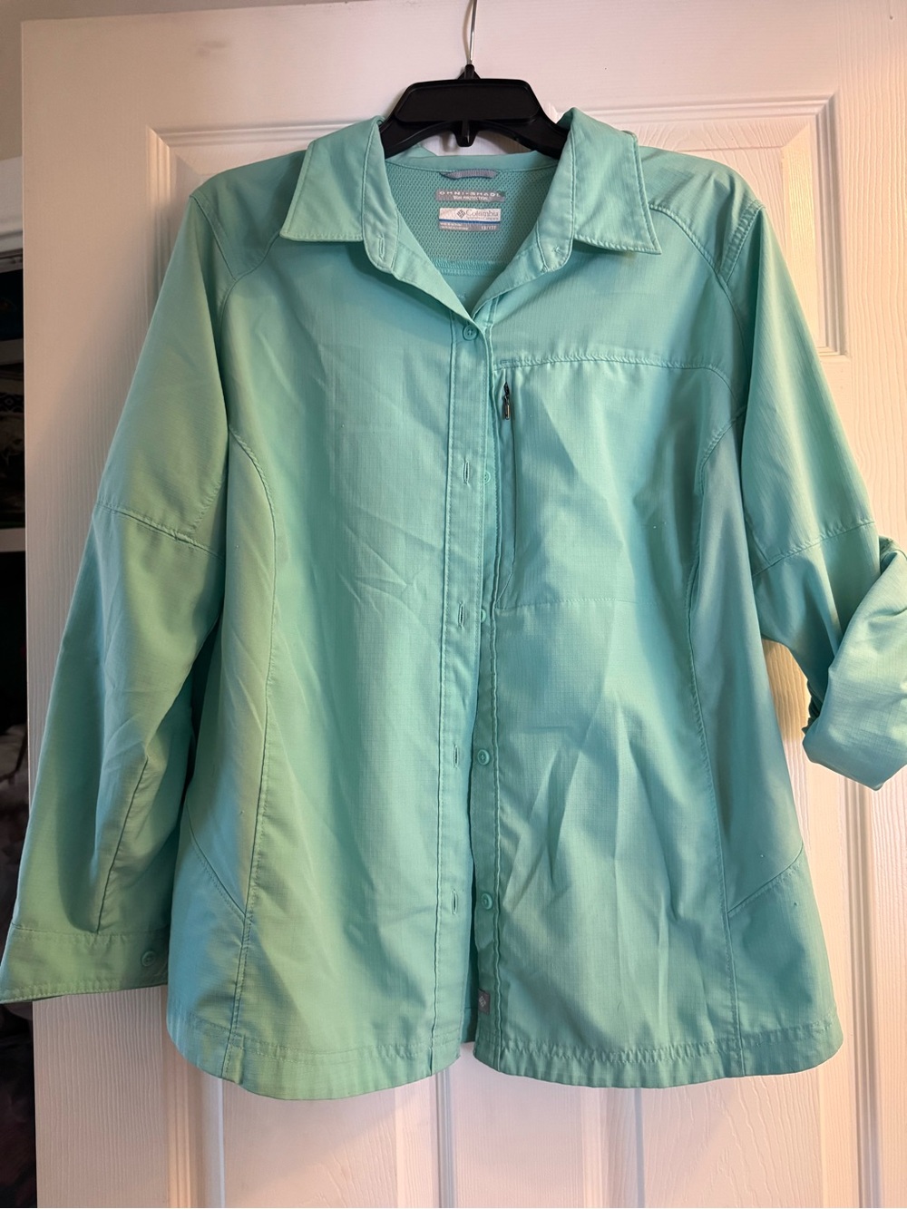 Columbia Women’s Aqua Utility Button-up